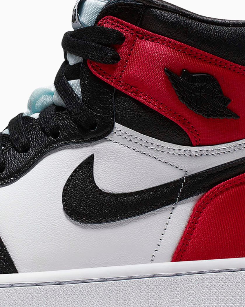 Air Jordan 1 Retro High Satin Black Toe