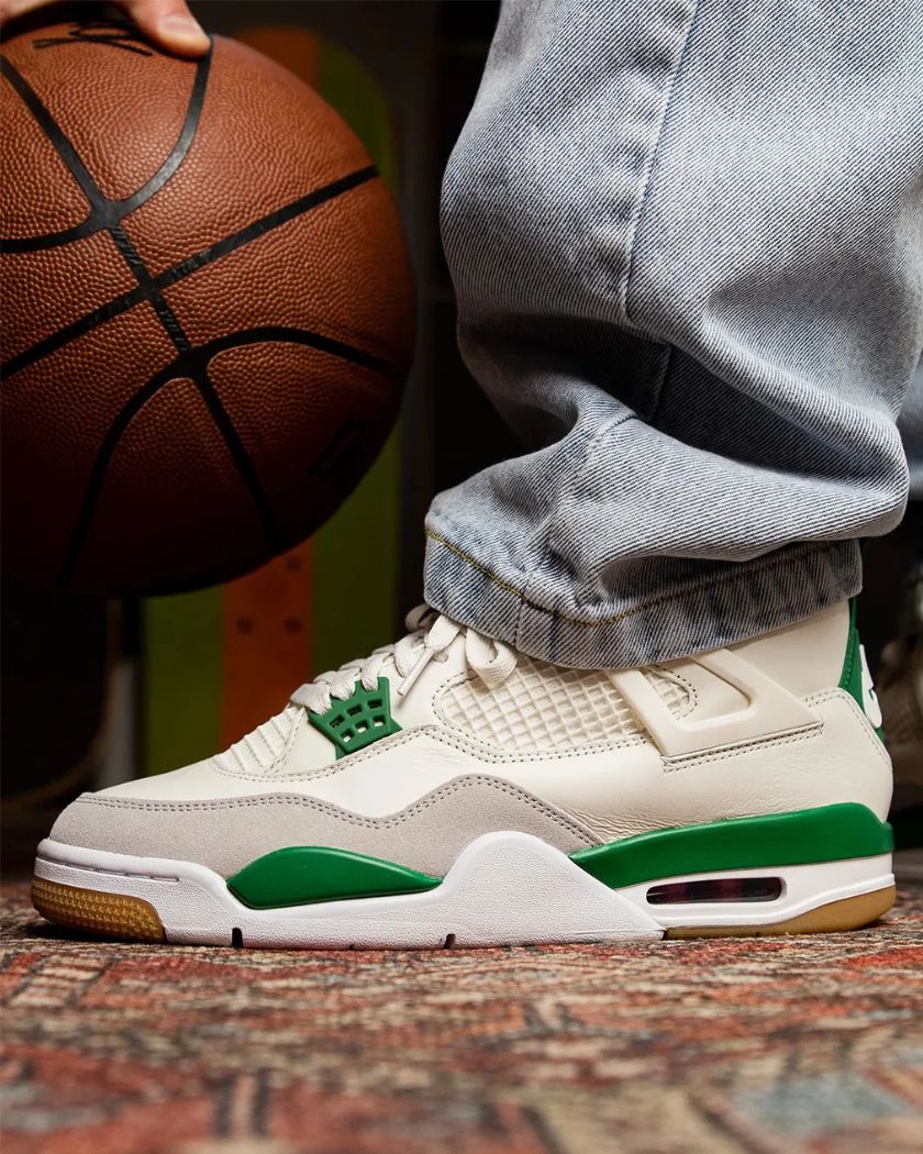 Air Jordan 4 Retro SB Pine Green