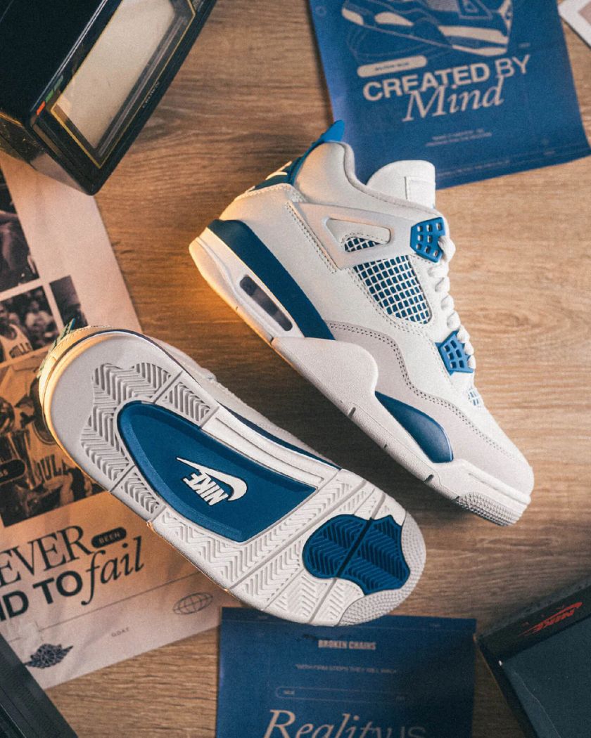 Air Jordan 4 Military Blue