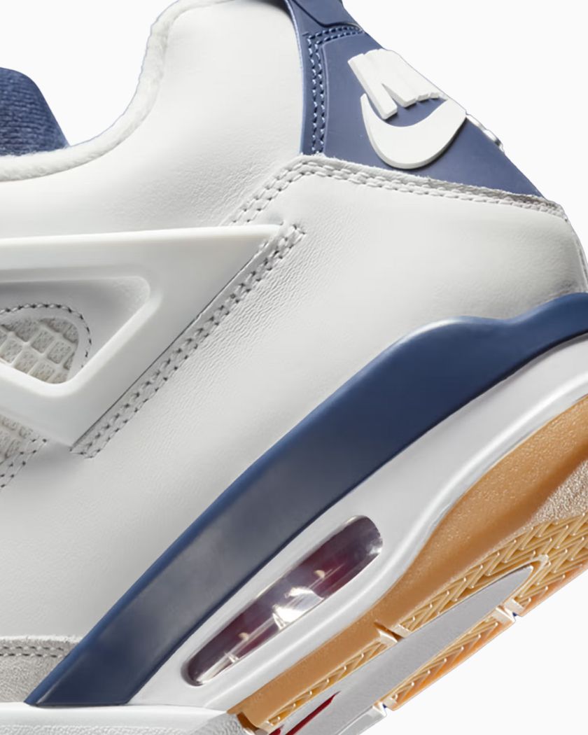 Jordan 4 SB Navy azul detalle