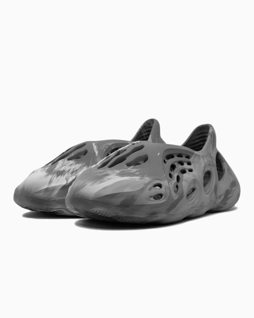 Yeezy Foam RNNR MX Granite