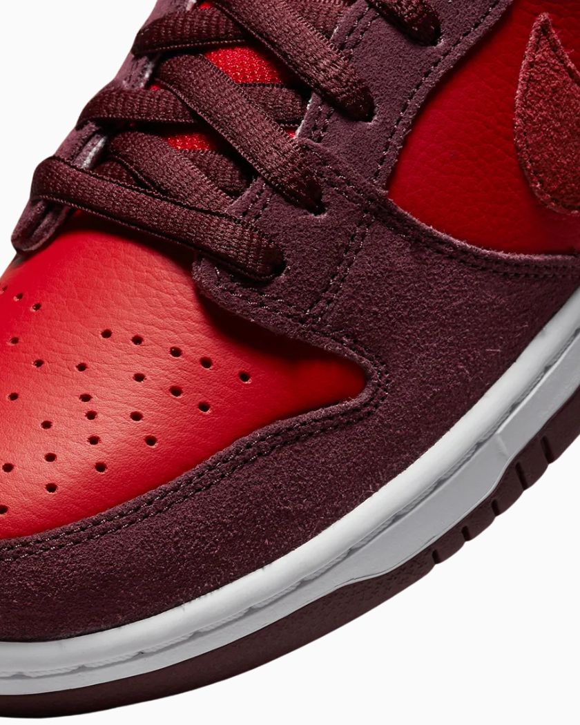 Nike SB Dunk Low Cherry