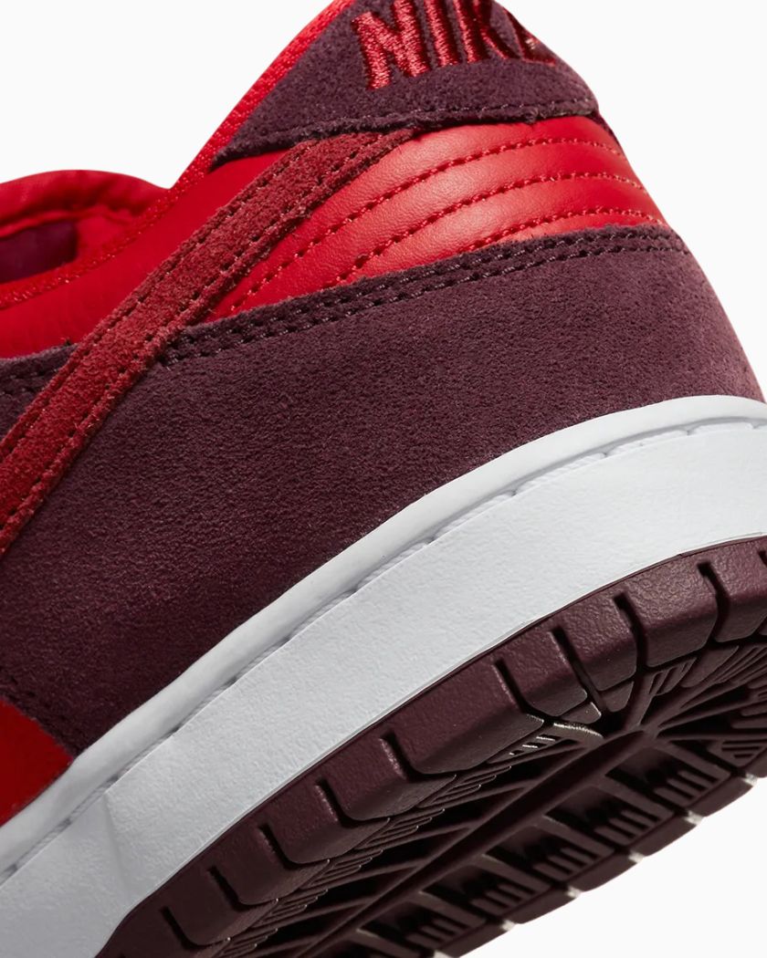 Nike SB Dunk Low Cherry