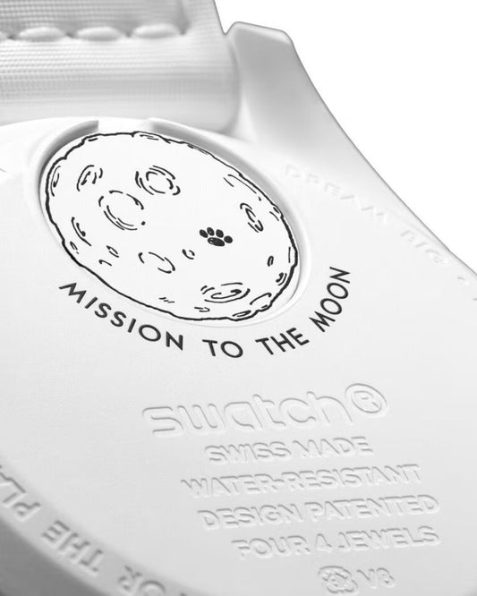 Swatch x Omega Bioceramic Moonswatch Mission to the Moonphase Snoopy White